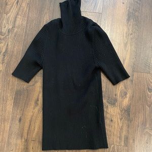 Banana Republic Short Sleeve Turtleneck Size M